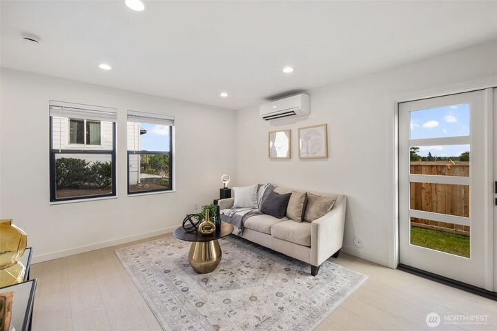 Property Photo:  2912 SW Thistle Street B  WA 98126 