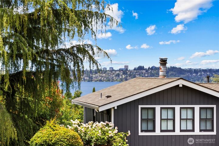 Property Photo: 6210 105th Avenue NE WA 98033