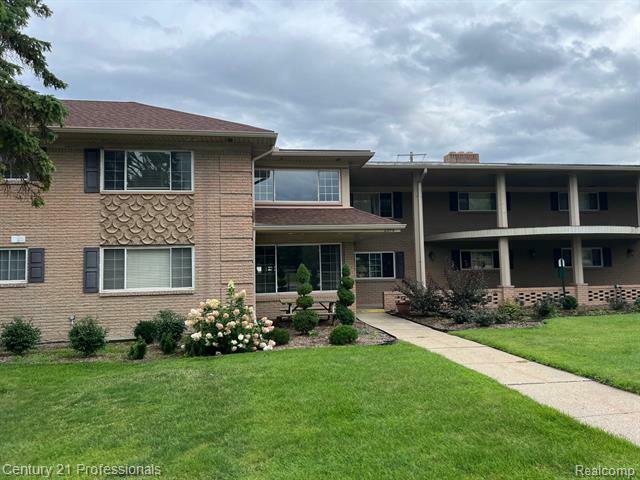 Property Photo: 2375 Walton Boulevard 8 MI 48309