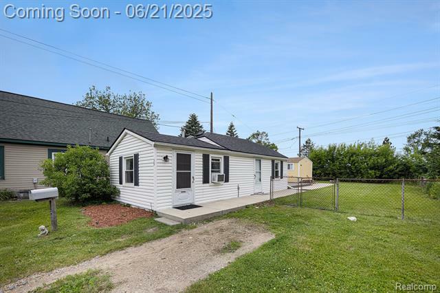 39 1st Street  Oxford Vlg MI 48371 photo