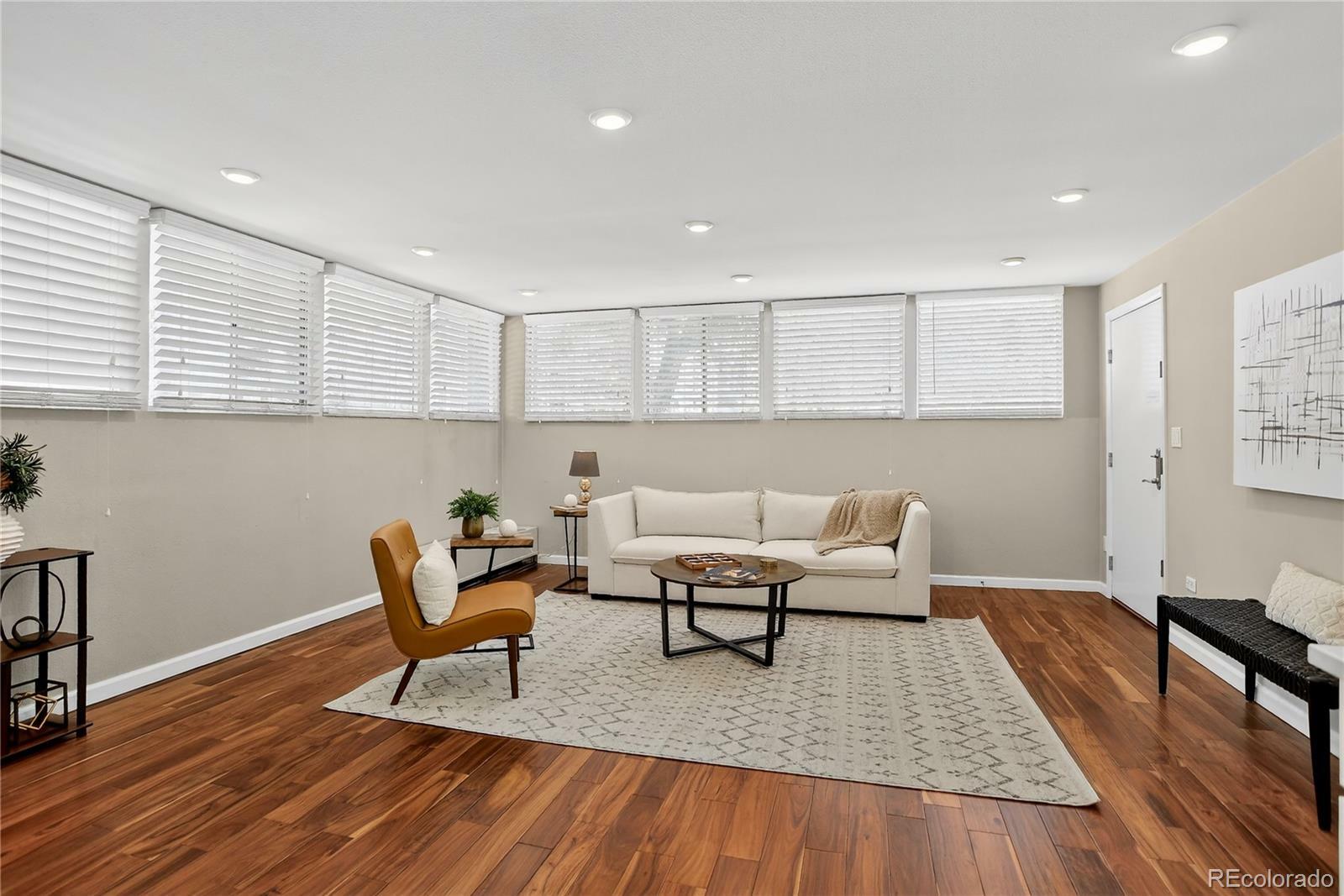 Property Photo: 909 N Logan Street 1B CO 80203
