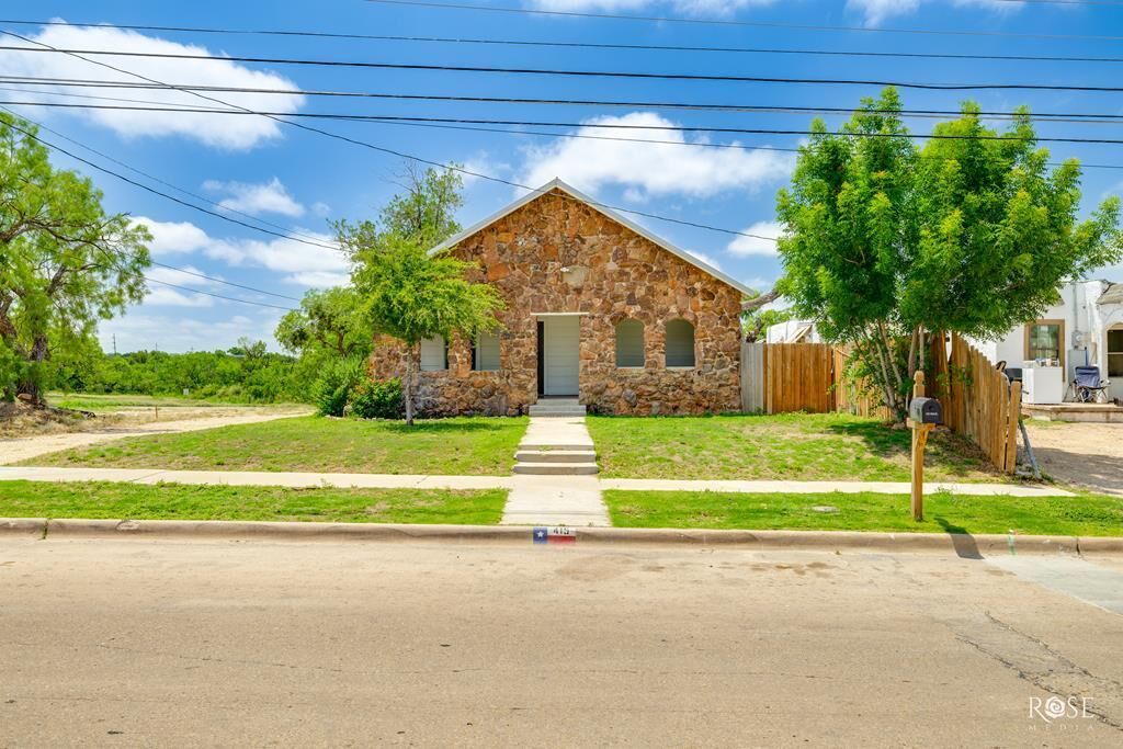 Property Photo:  415 E Harris Ave  TX 79903 