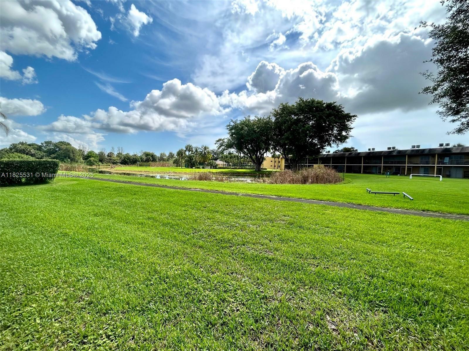 Property Photo: 1808 W Meadows Cir W 1808 FL 33436