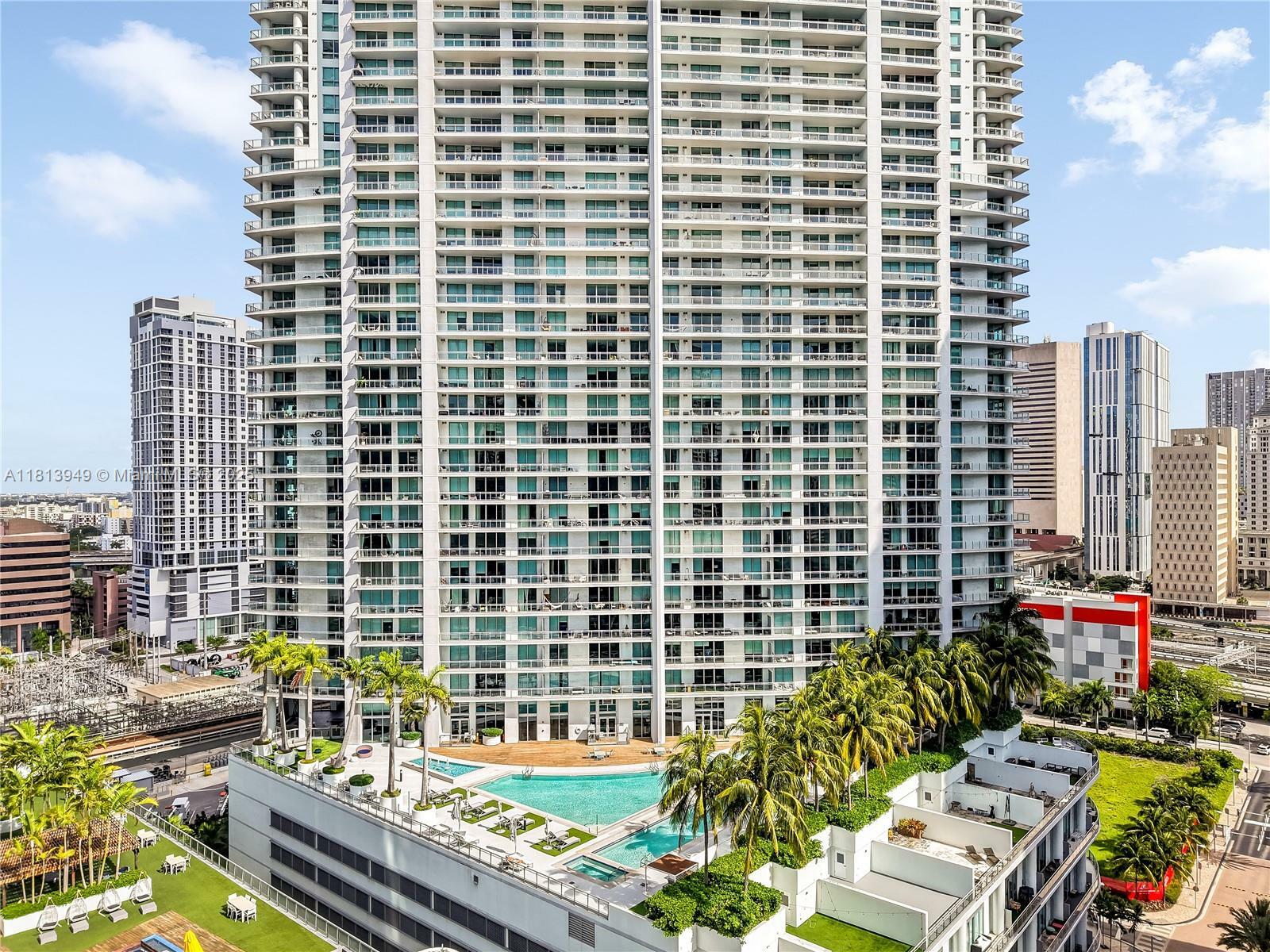 Property Photo: 90 SW 3rd St 4011 FL 33130