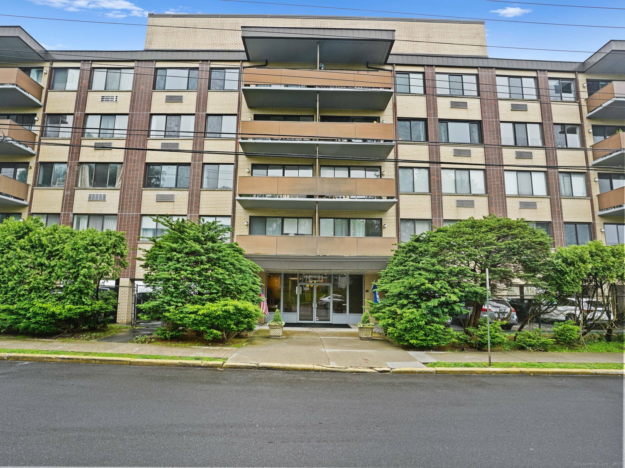 Property Photo: 155 Brewster Street Apt 3K CT 06605