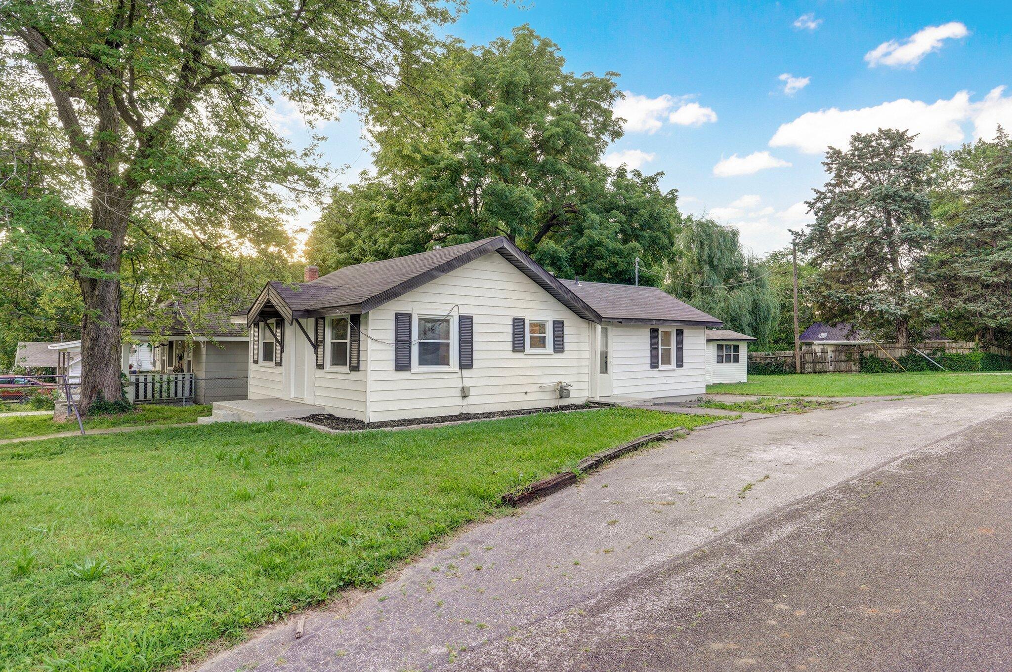 Property Photo:  801 W Della Street  MO 65803 