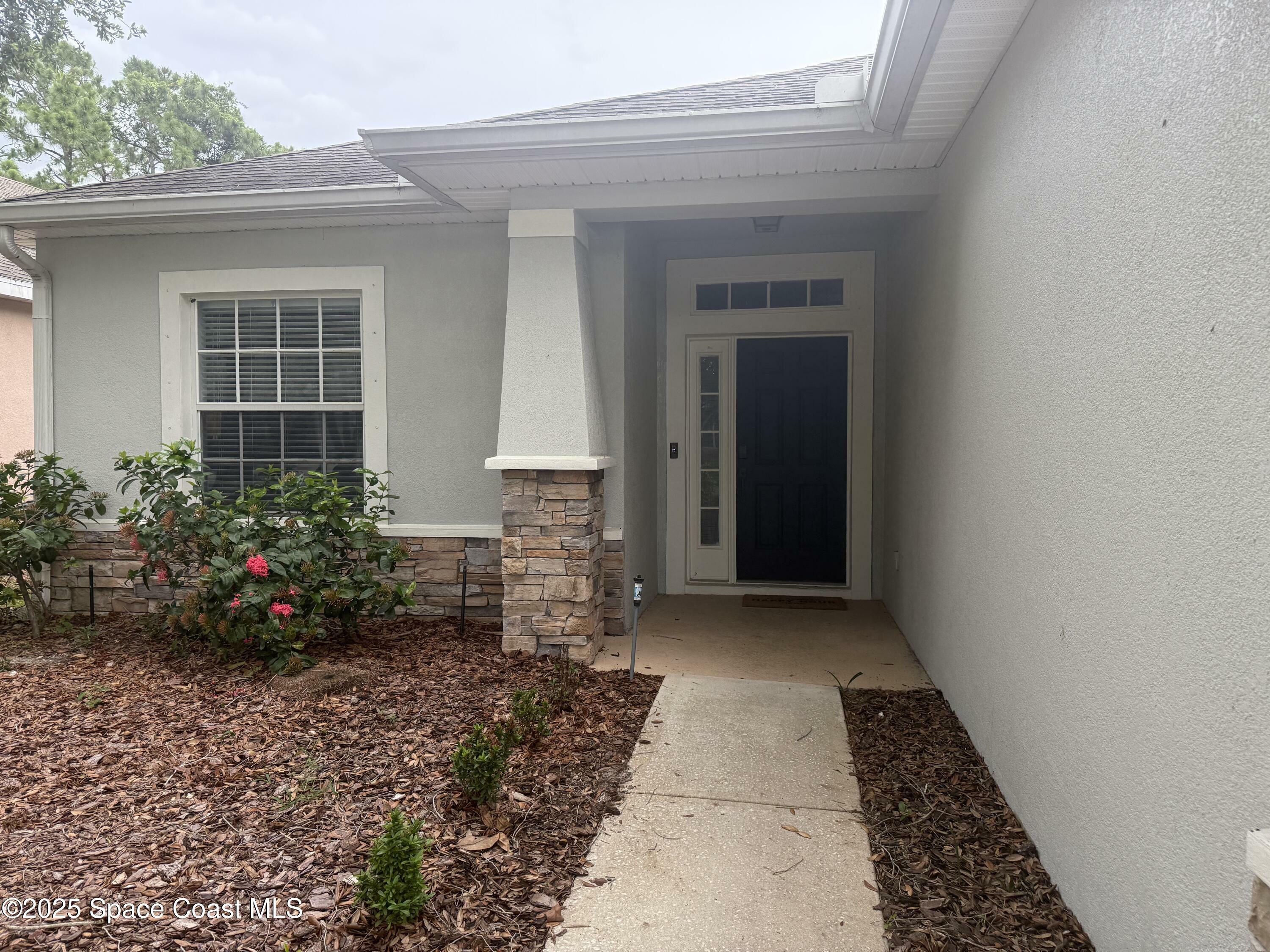 Property Photo: 441 Waterside Circle FL 32780