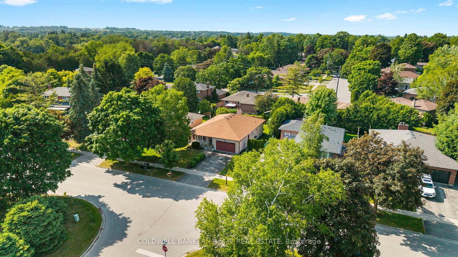 Property Photo: 39 Ewen Drive ON L9P 1L5