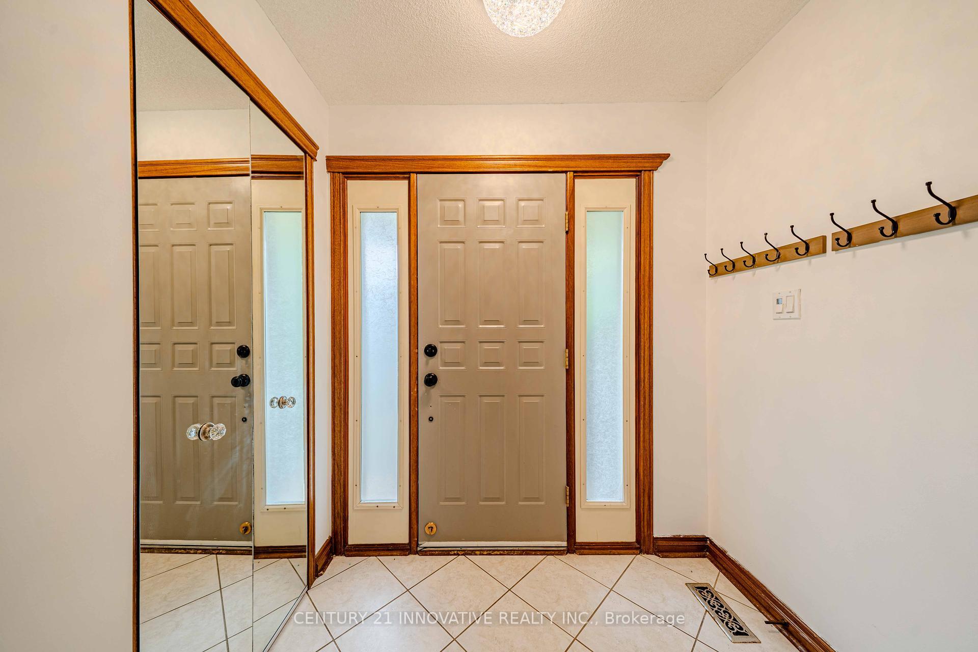 Property Photo: 172 Lawson Road ON M1C 2J4