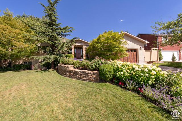 Property Photo: 1423 S Ambassador Way UT 84108
