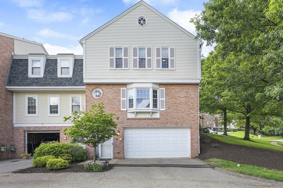 Property Photo: 401 Olde Ingomar Ct PA 15237