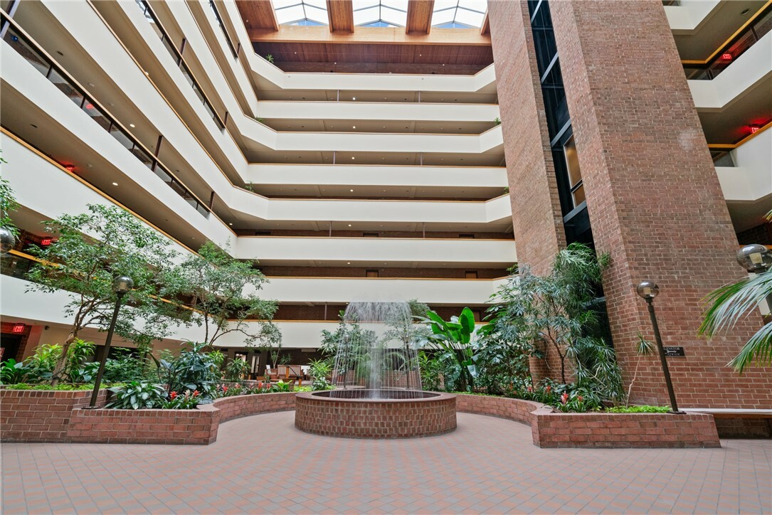 Property Photo: 307 S Dithridge St 207 PA 15213