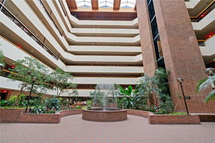 Property Photo:  307 S Dithridge St 207  PA 15213 