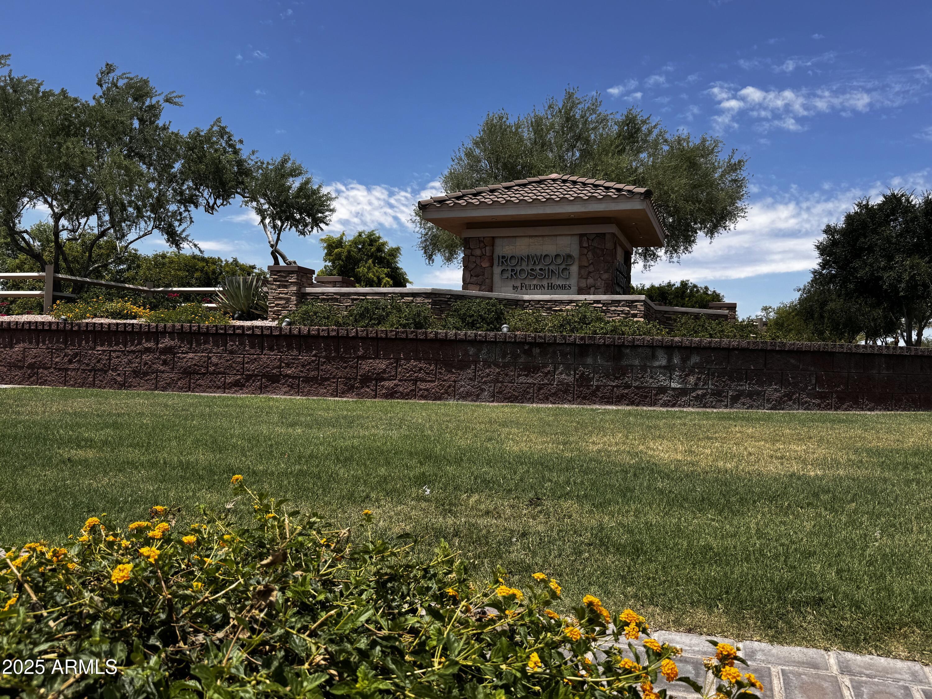 Property Photo: 330 W Evergreen Pear Avenue AZ 85140