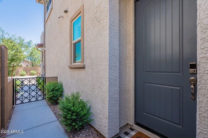 Property Photo:  1055 W Diamondback Drive  AZ 85286 