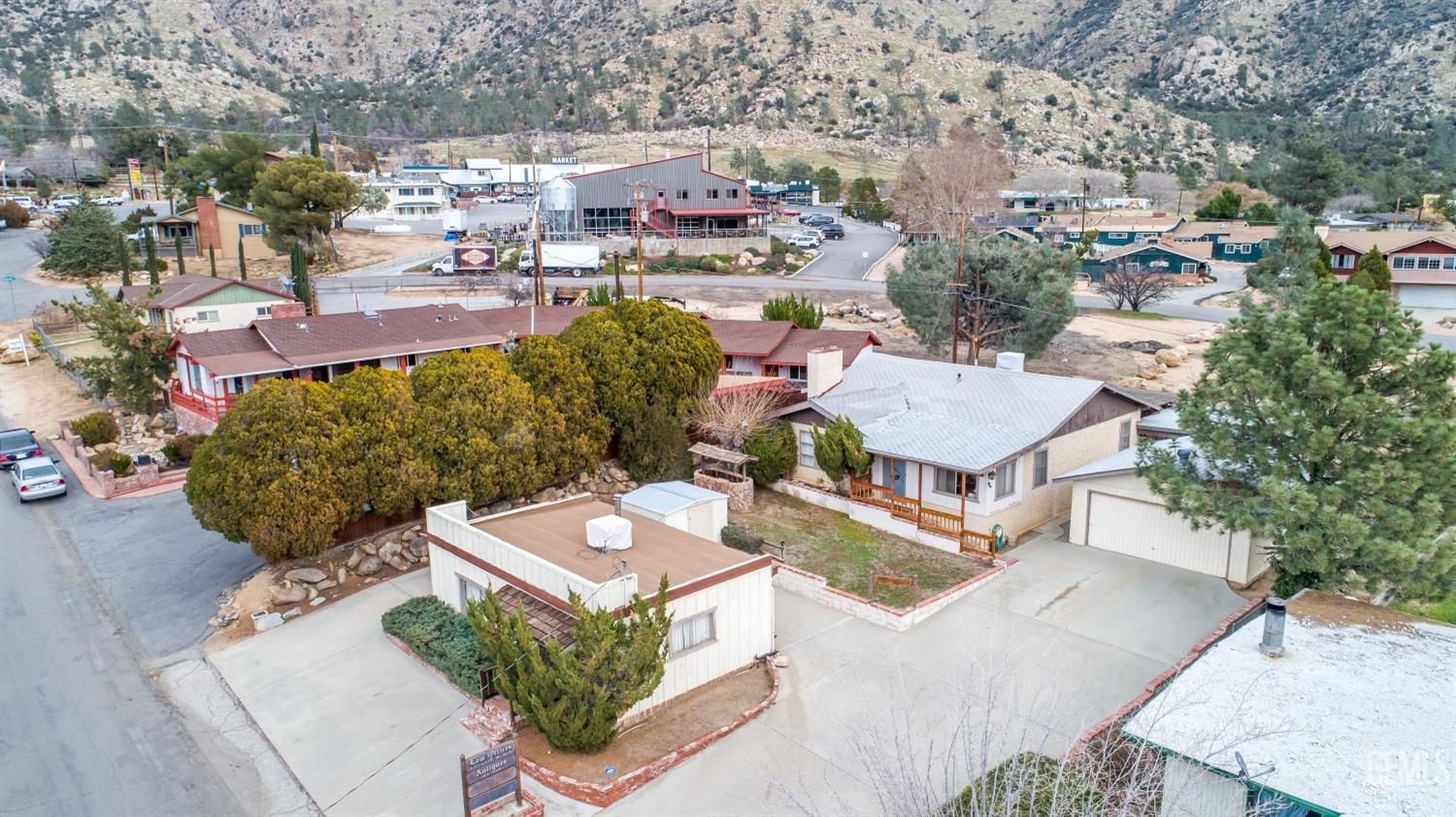 Property Photo: 112 Buena Vista Drive CA 93238