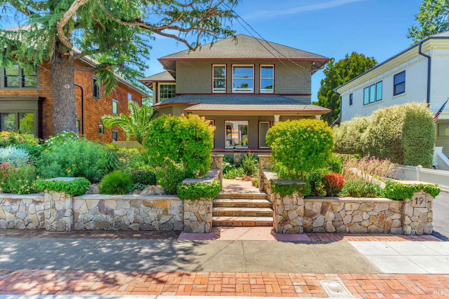 Property Photo: 19 Harcourt Street CA 94901