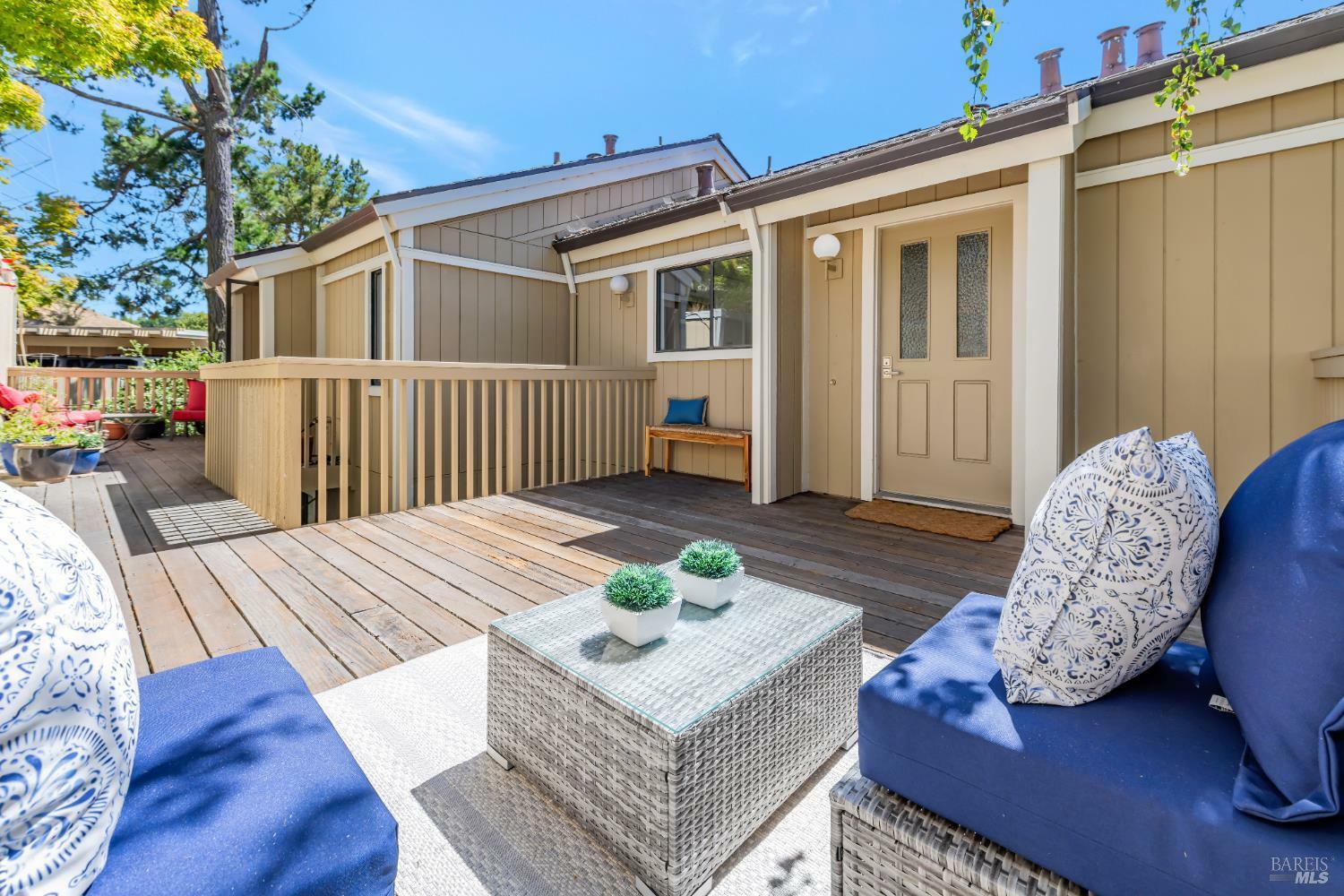Property Photo: 10 Dickens Court CA 94941