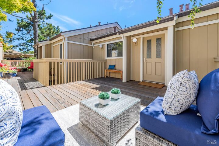 Property Photo: 10 Dickens Court CA 94941