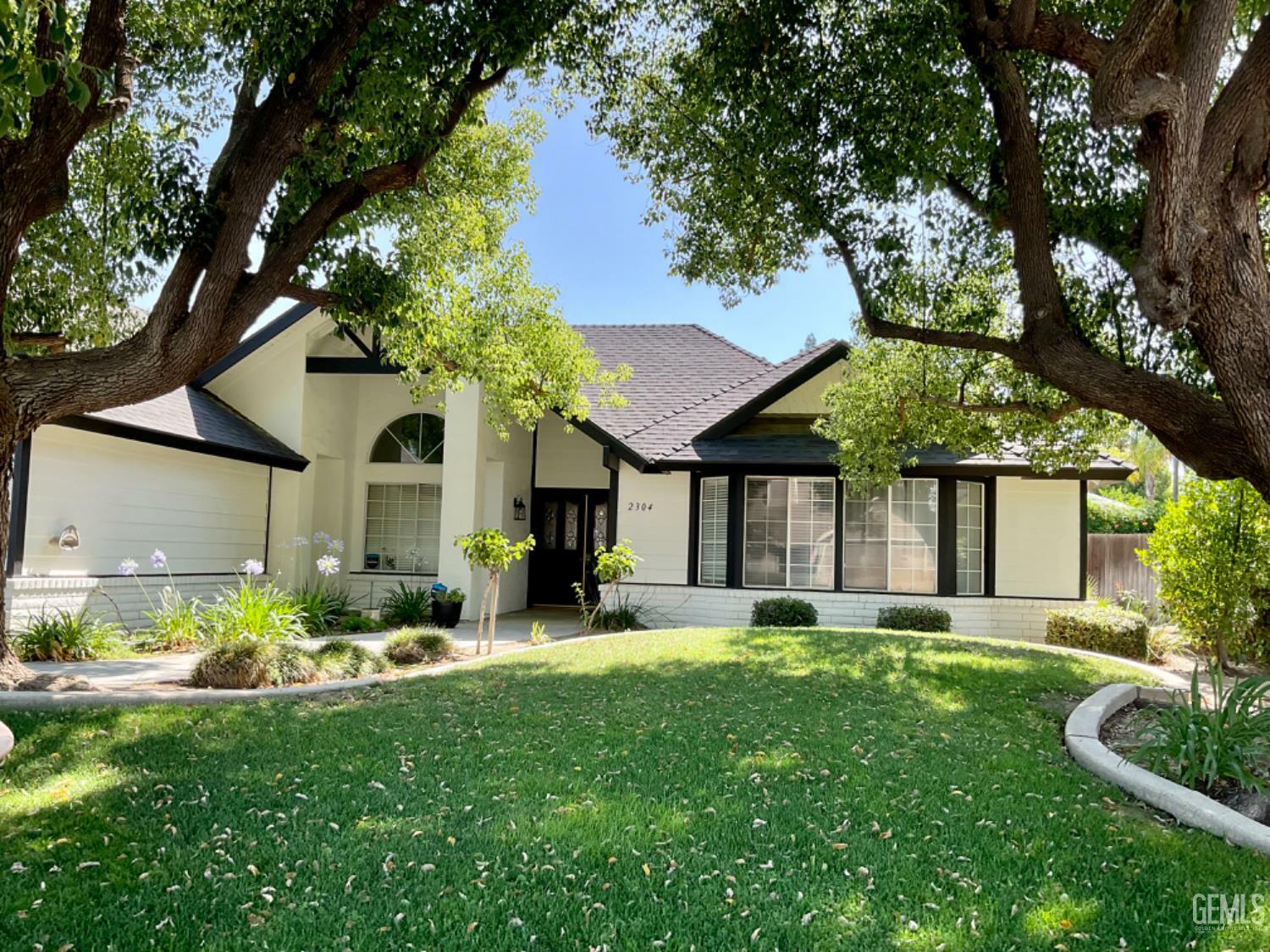 Property Photo: 2304 Mountain Oak Road CA 93311
