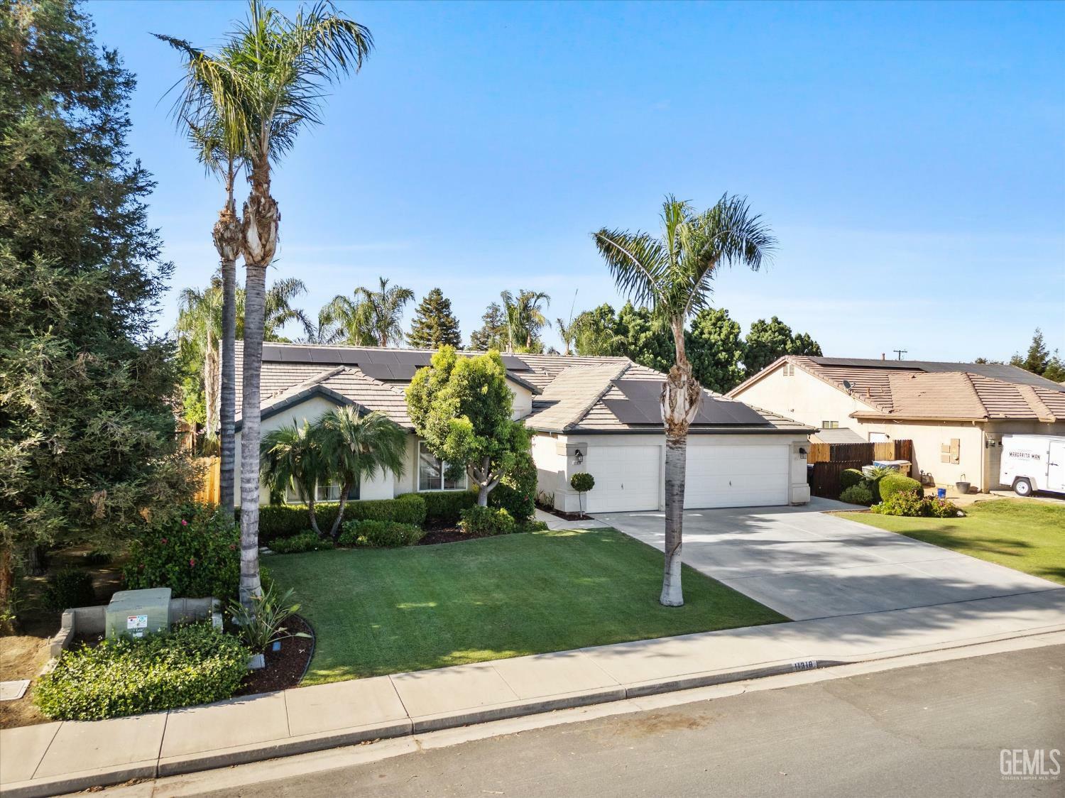 Property Photo: 11318 Valletta Avenue CA 93312