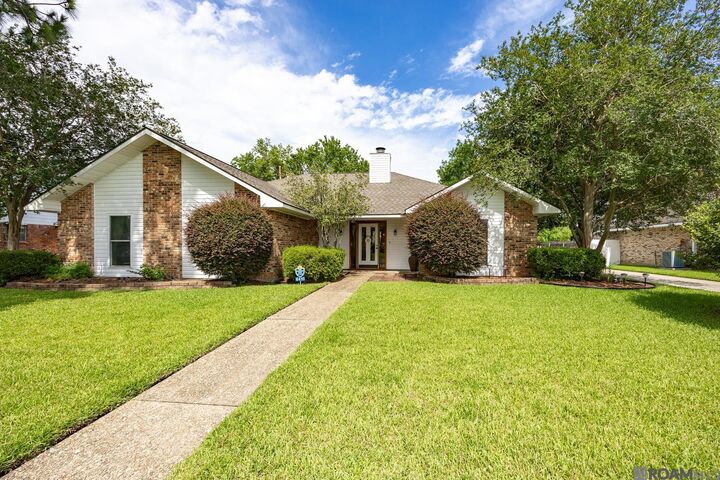 Property Photo: 6415 Chaucer Dr LA 70817