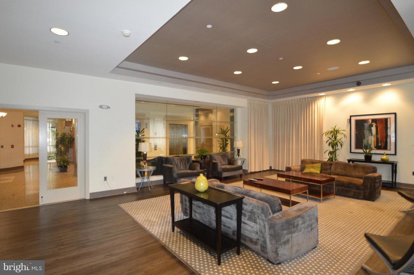 Property Photo: 880 Pollard Street N 504 VA 22203