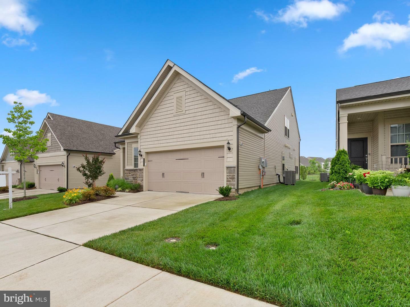 Property Photo: 6248 Zinnia Lane VA 20169