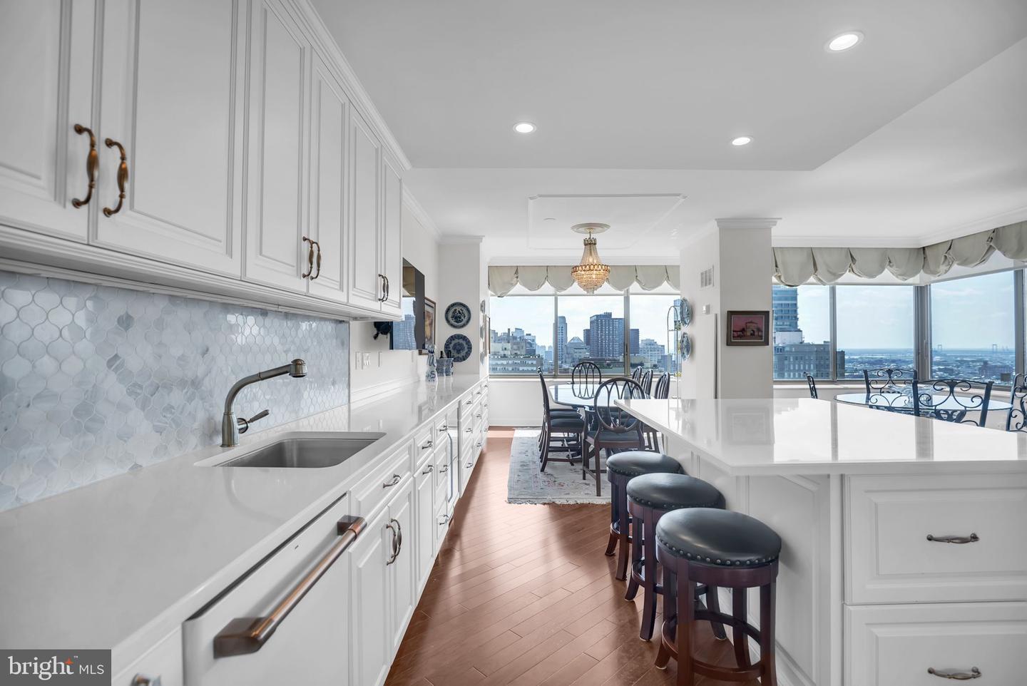Property Photo:  202 W Rittenhouse Square 10 2506  PA 19103 