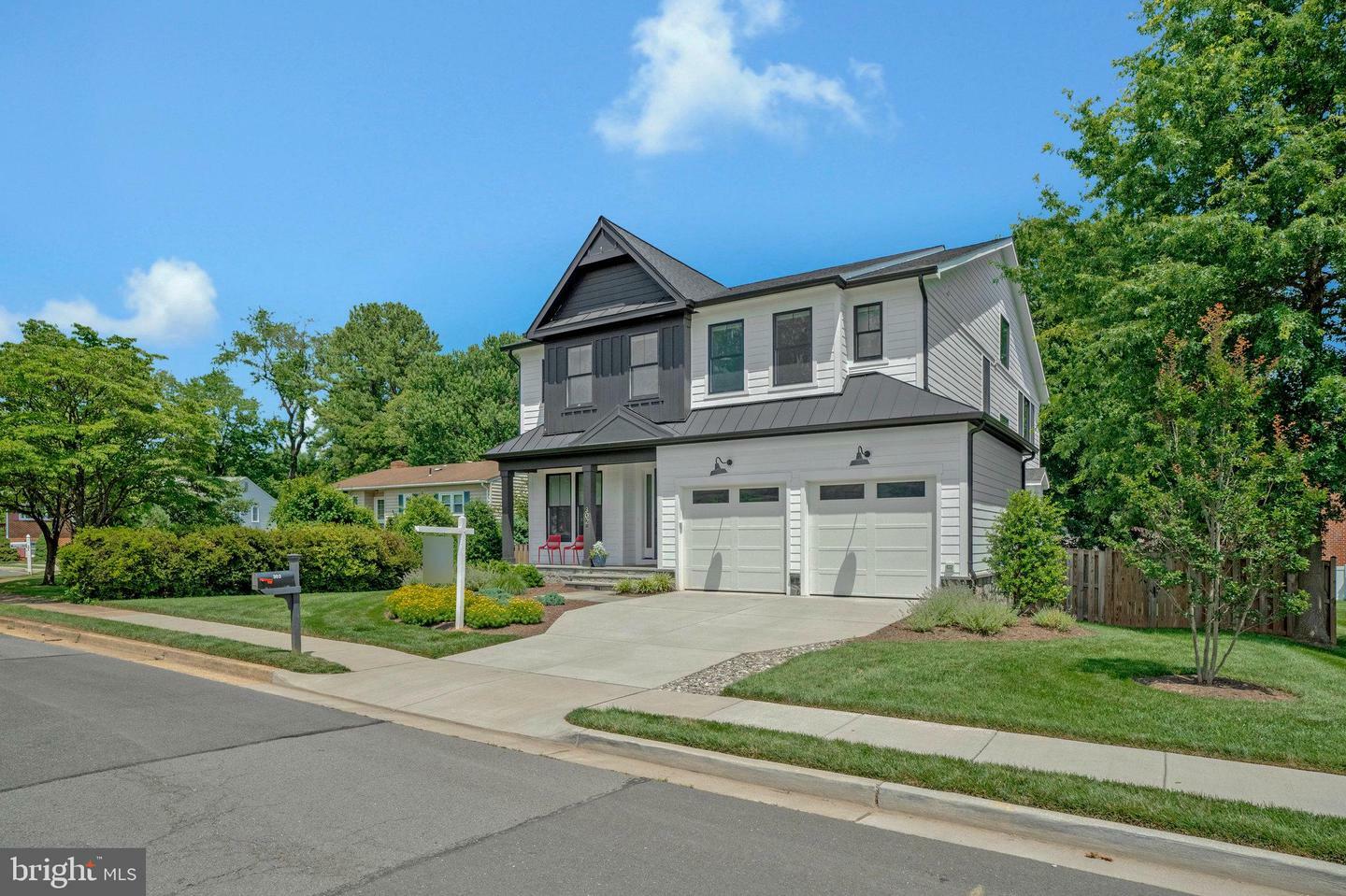 Property Photo: 302 Jade Court NW VA 22180