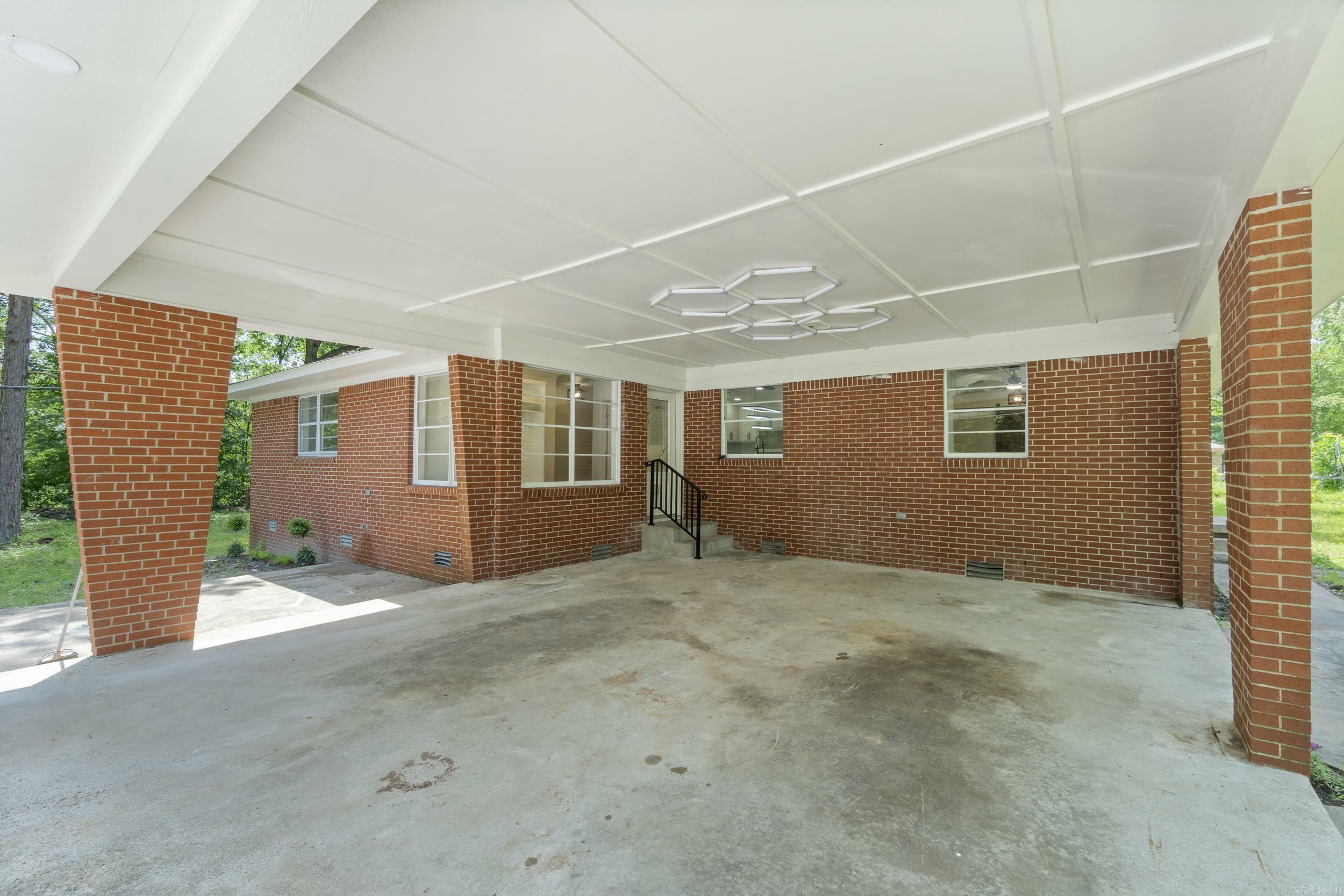 Property Photo: 9305 Hwy 365 S AR 72206