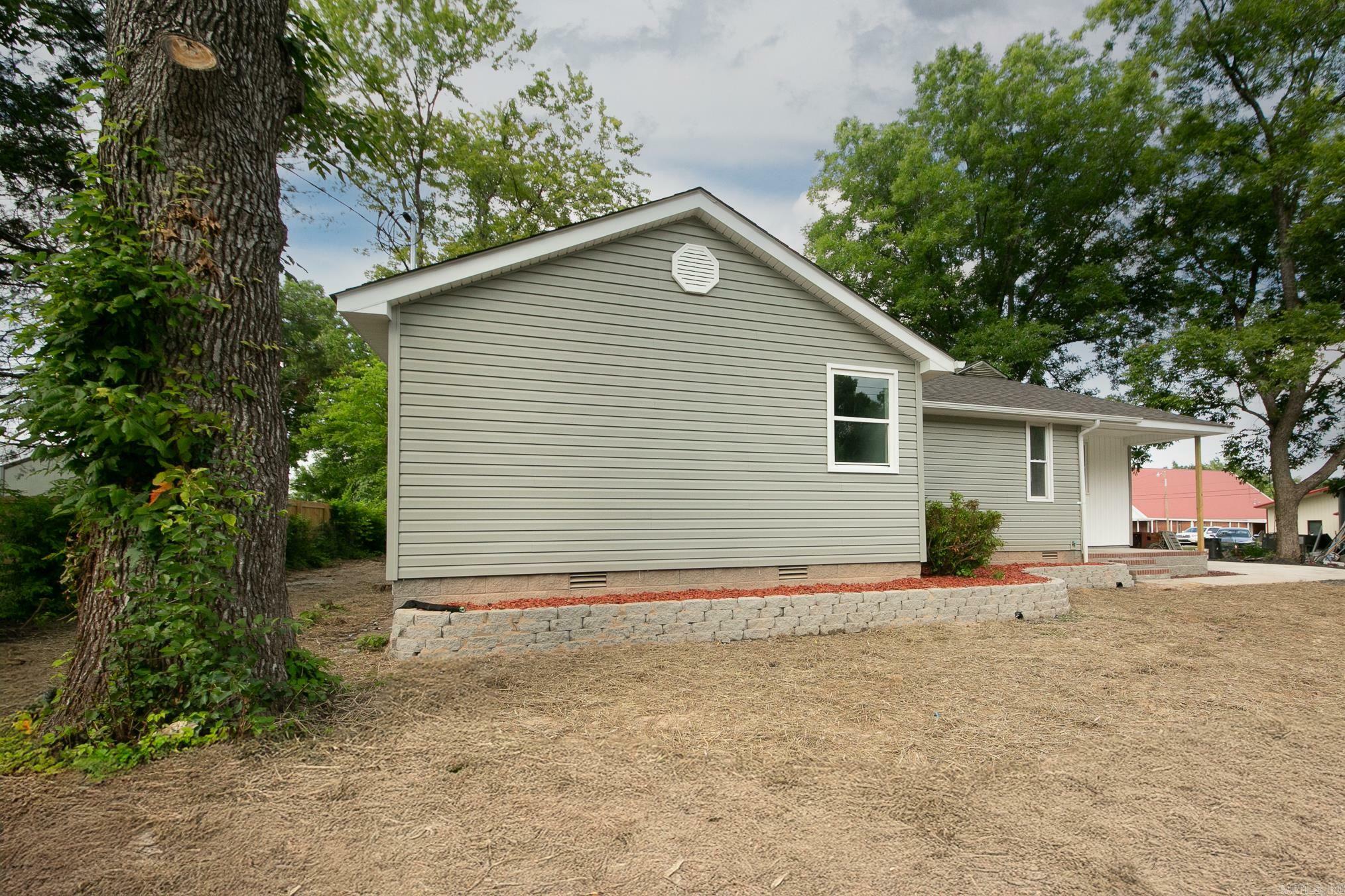 Property Photo: 1550 E Main Street AR 72007