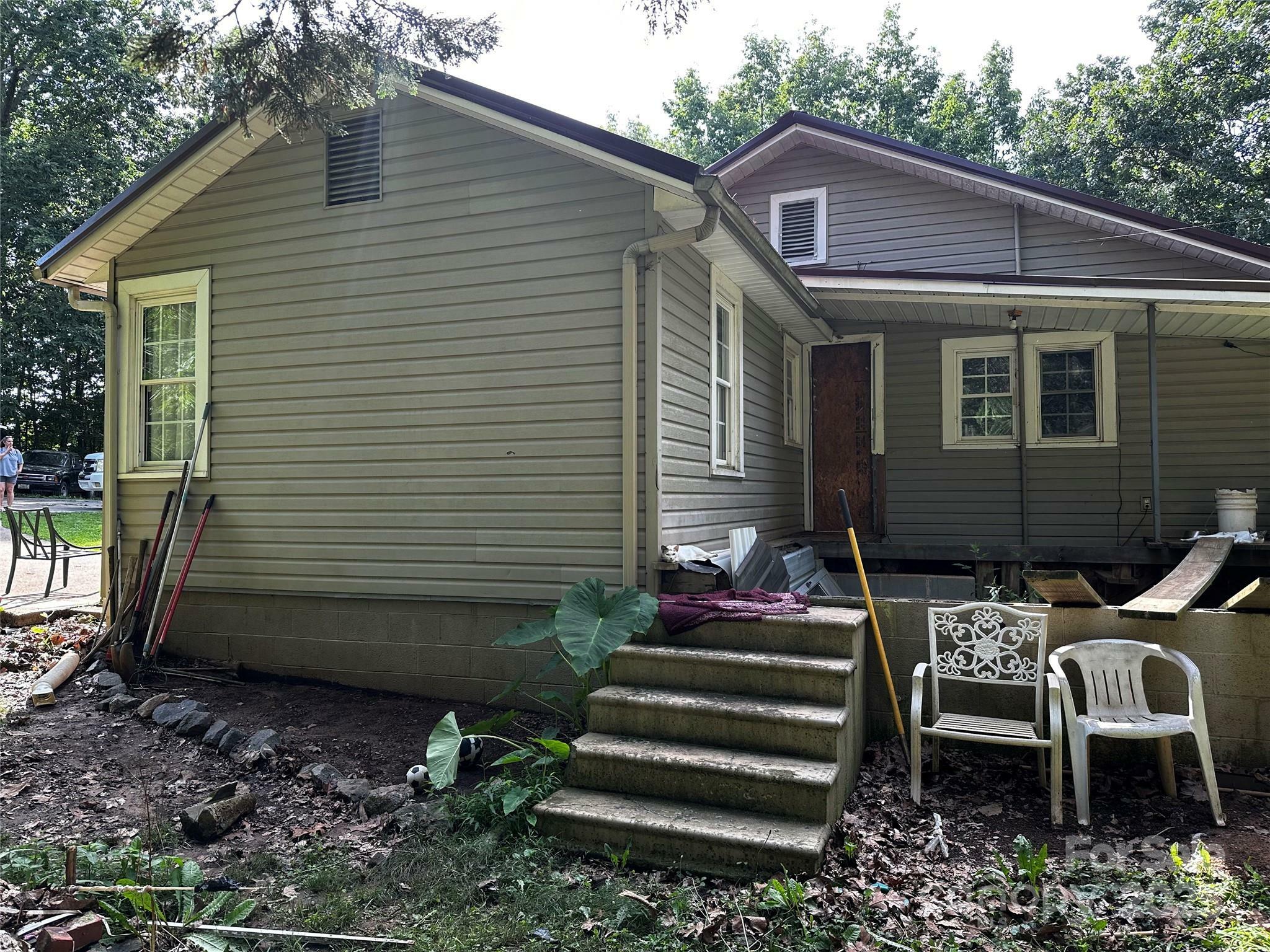 Property Photo: 1041 Tomlinson Loop NC 28612