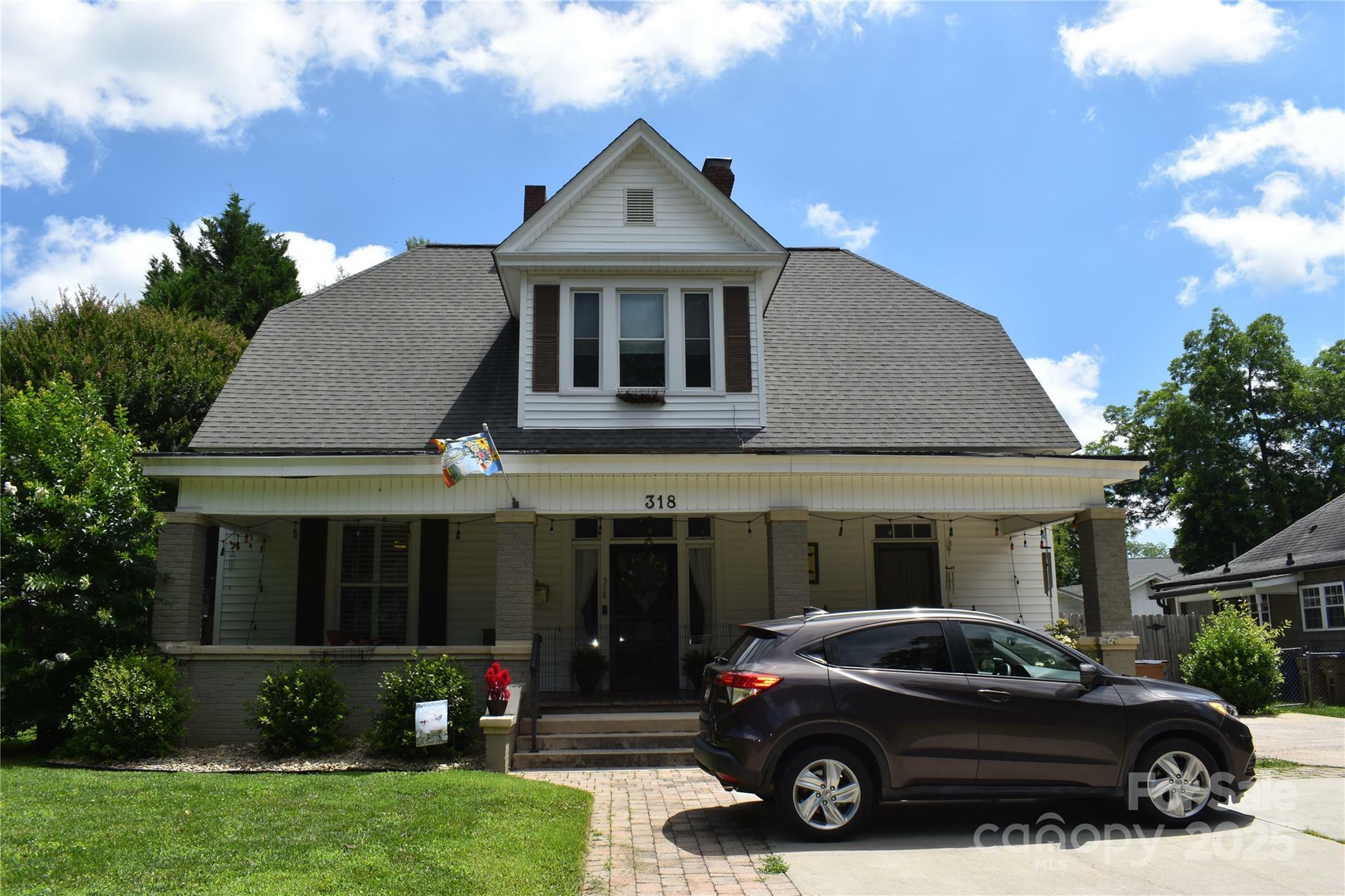 Property Photo: 318 N Laurel Street N NC 28092