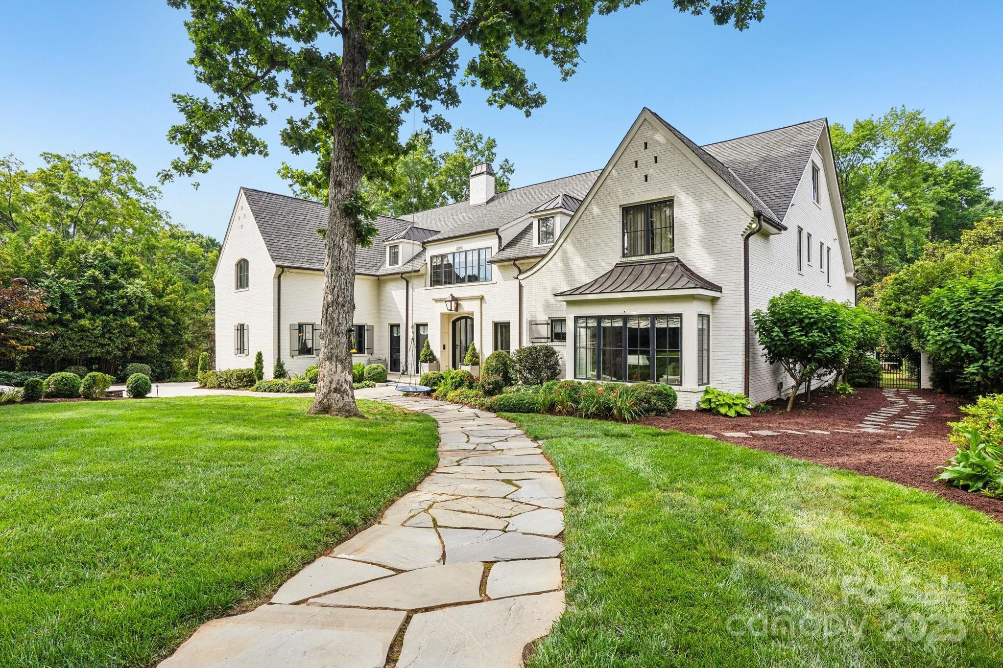 Property Photo: 2215 Cortelyou Road NC 28211