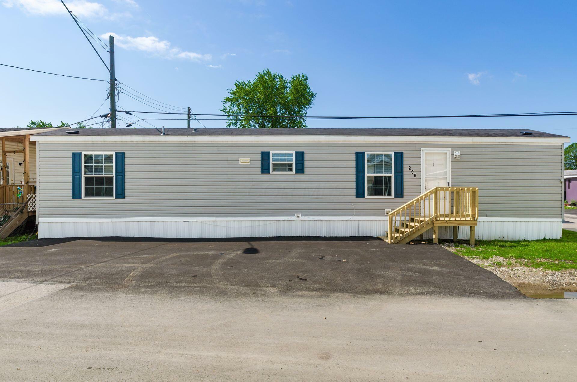 Property Photo: 755 Stelzer Road OH 43219