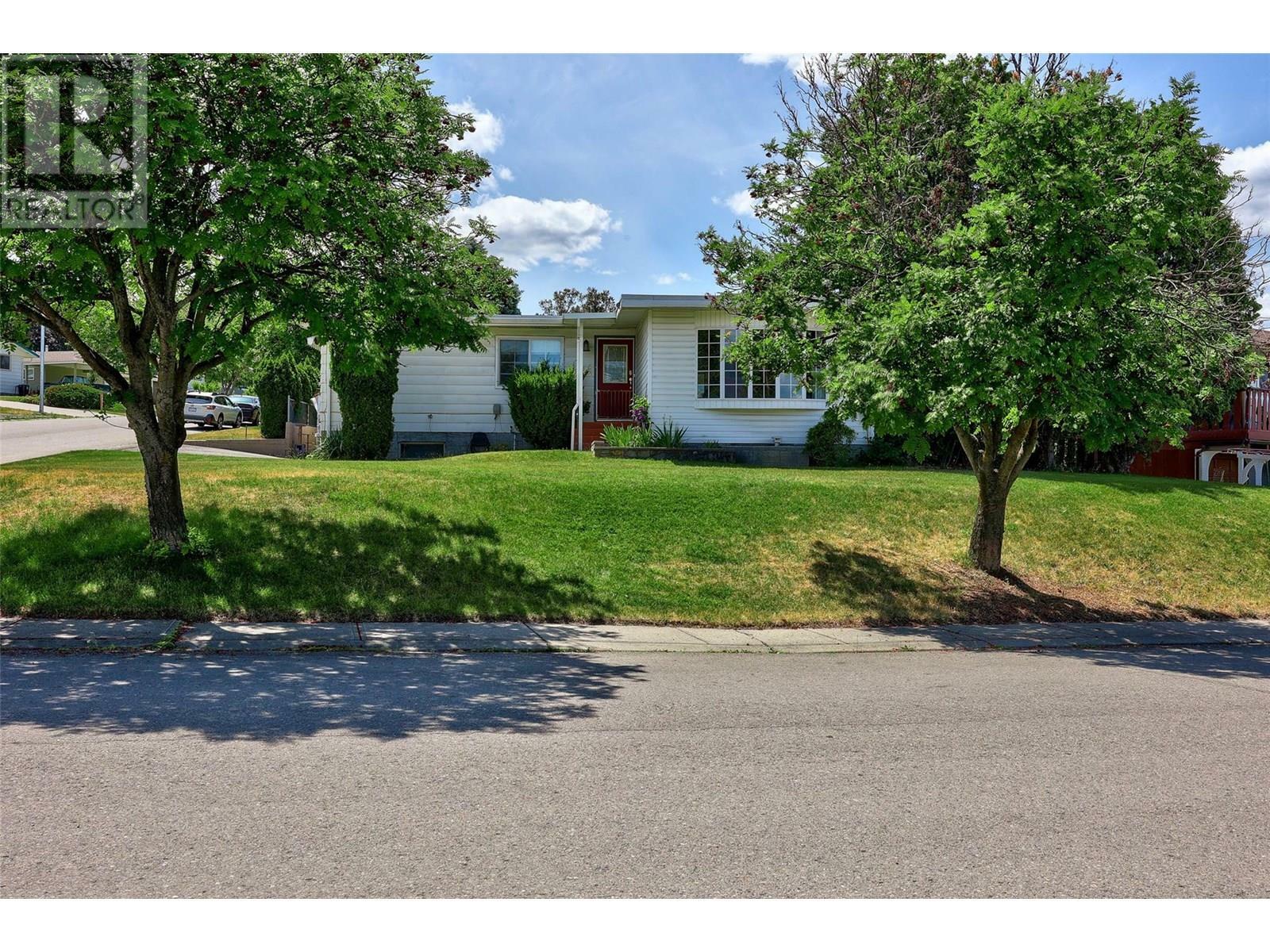 Property Photo: 135 Whiteshield Crescent BC V2E 1H2