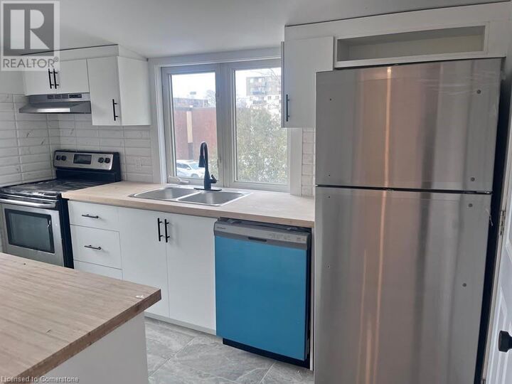 Photo de la propriété:  214 Robinson Street North 3  ON L8P 1Z9 