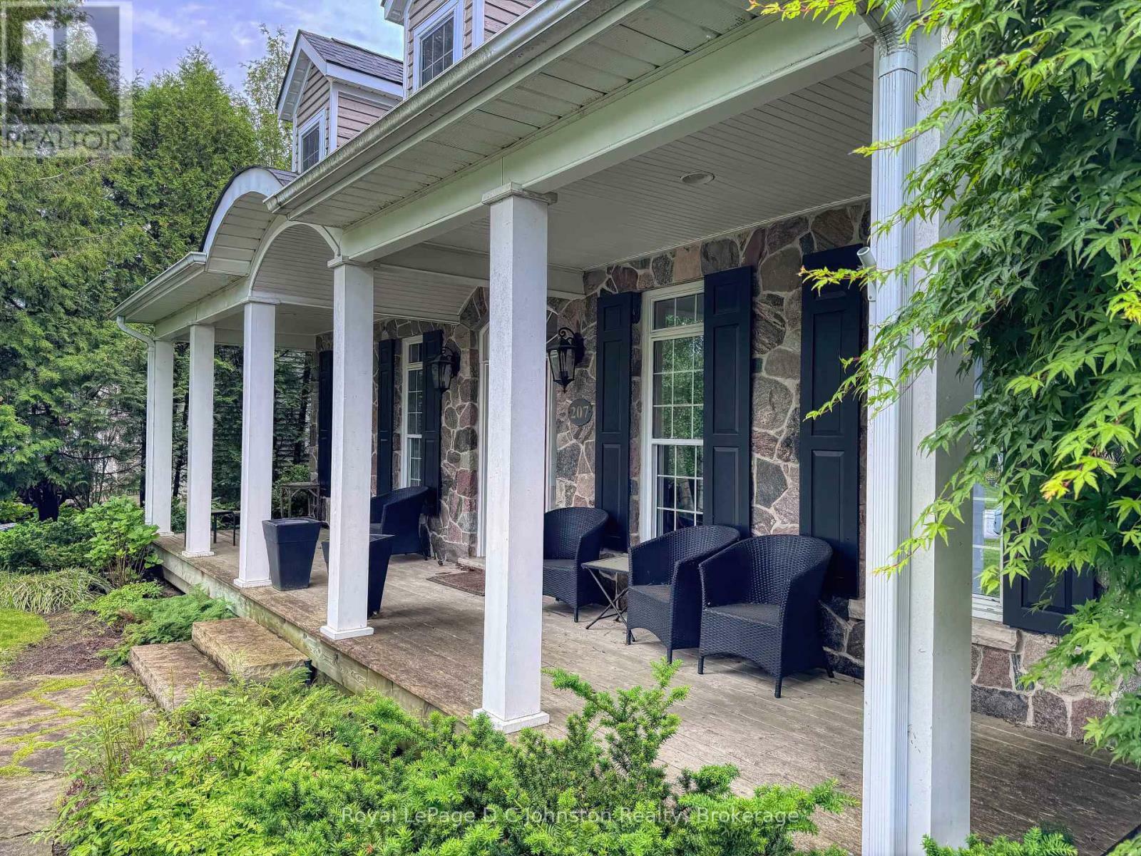 Property Photo:  207 Beacon Lane  ON N0H 2L0 