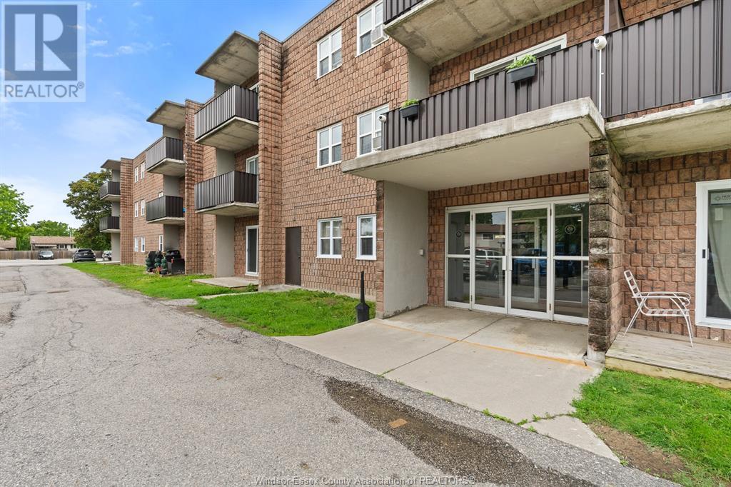 Property Photo: 276 Merritt Avenue #117 ON N7M 5T8