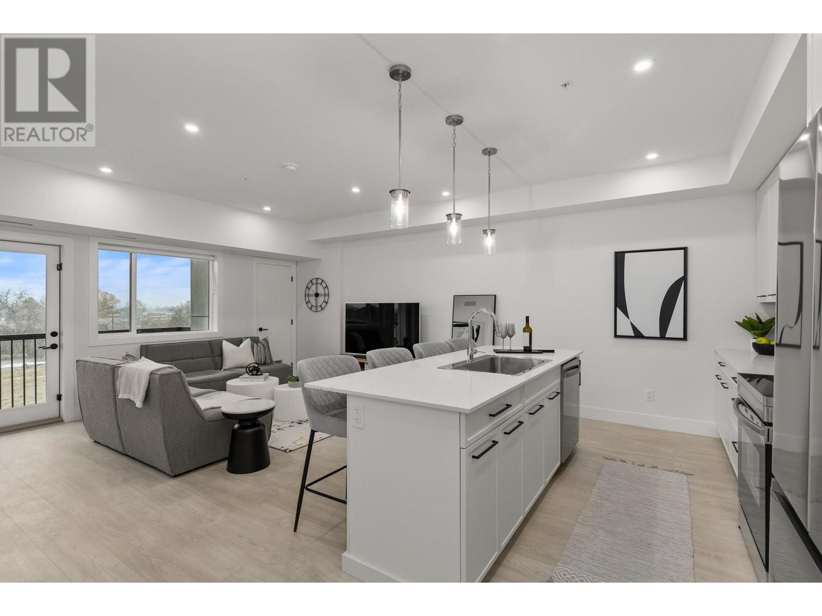 Property Photo: 1220 Pacific Avenue 406 BC V1Y 5T7