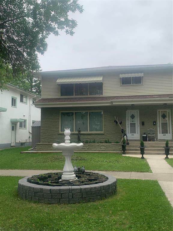 Property Photo:  639 Kent Road  MB R2L 1Y5 