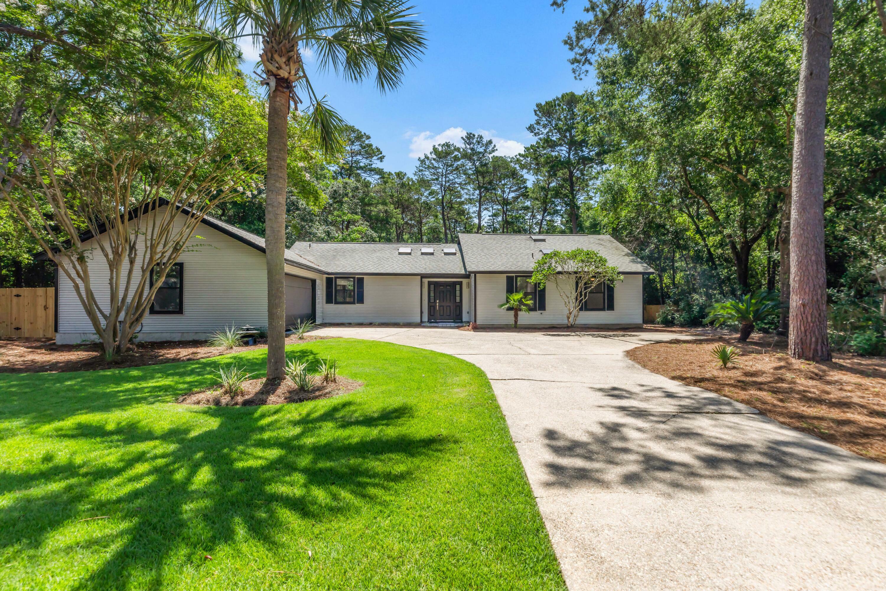 Property Photo: 212 Jamaica Cove FL 32578