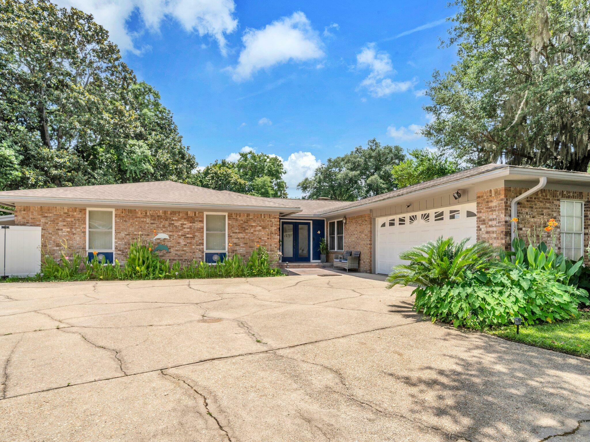 Property Photo: 333 Jonquil Circle FL 32548