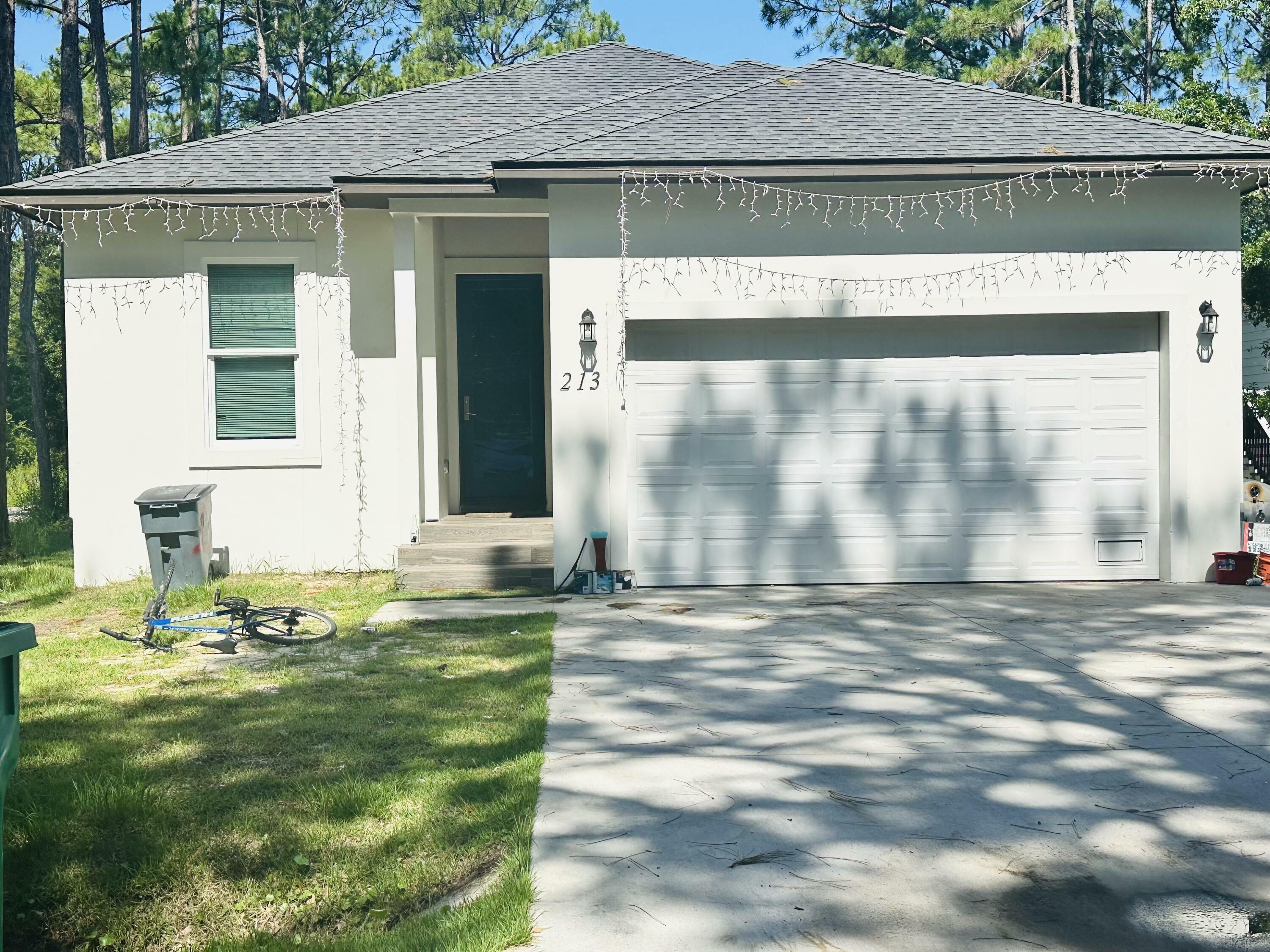 Property Photo: 213 Central 6th Street Street FL 32459