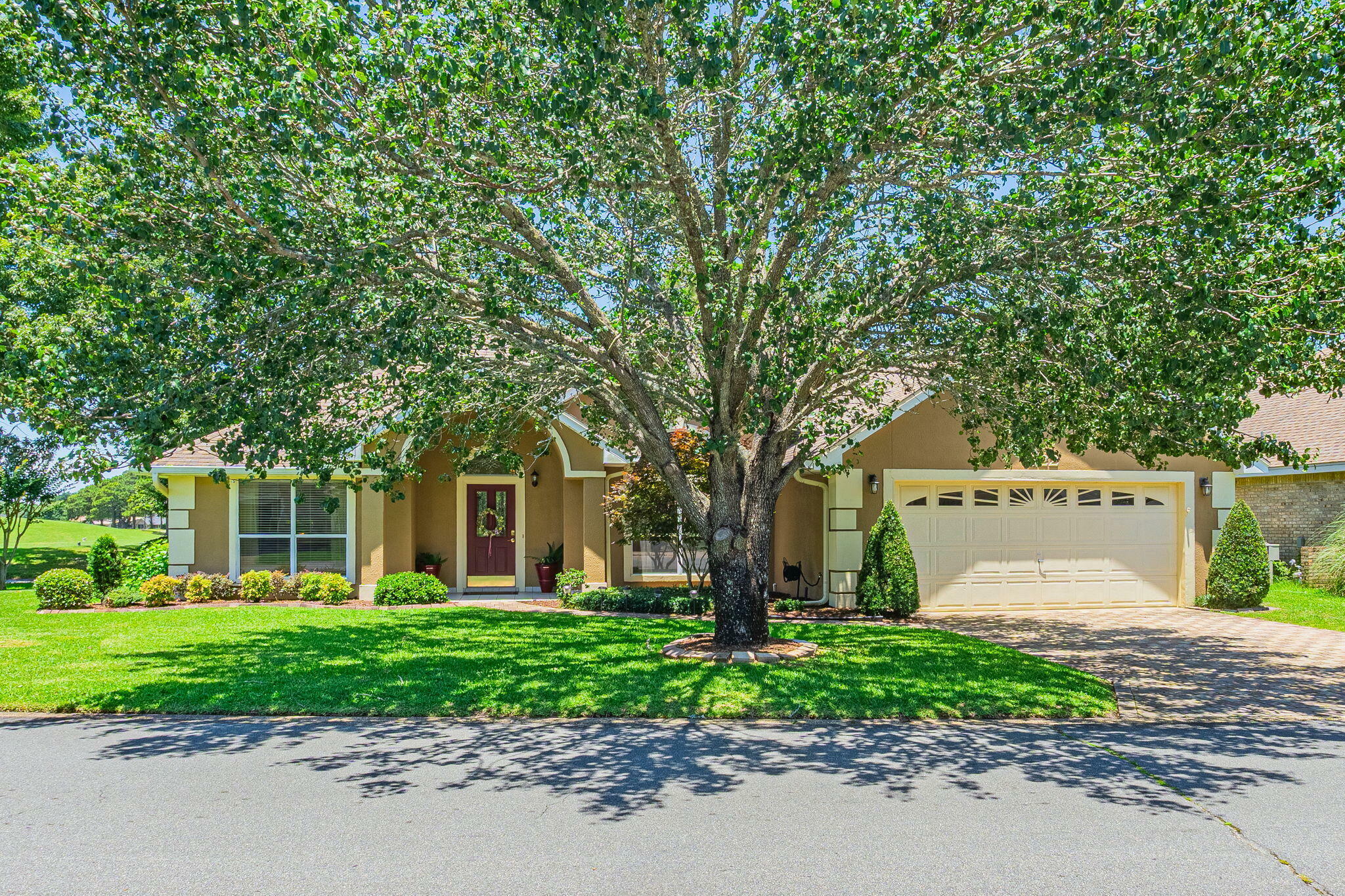 Property Photo: 922 Shalimar Pointe Drive FL 32579
