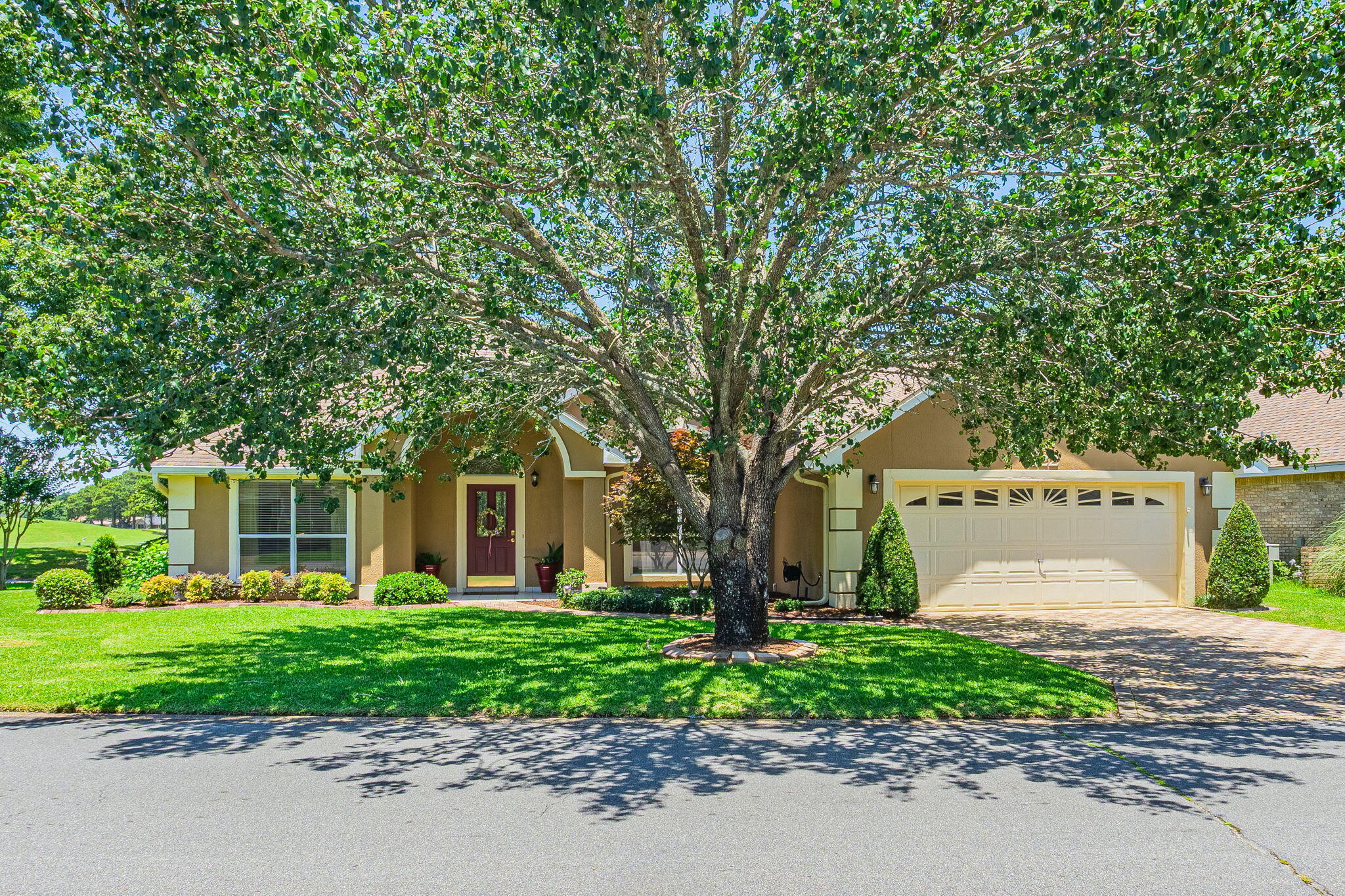 Property Photo: 922 Shalimar Pointe Drive FL 32579