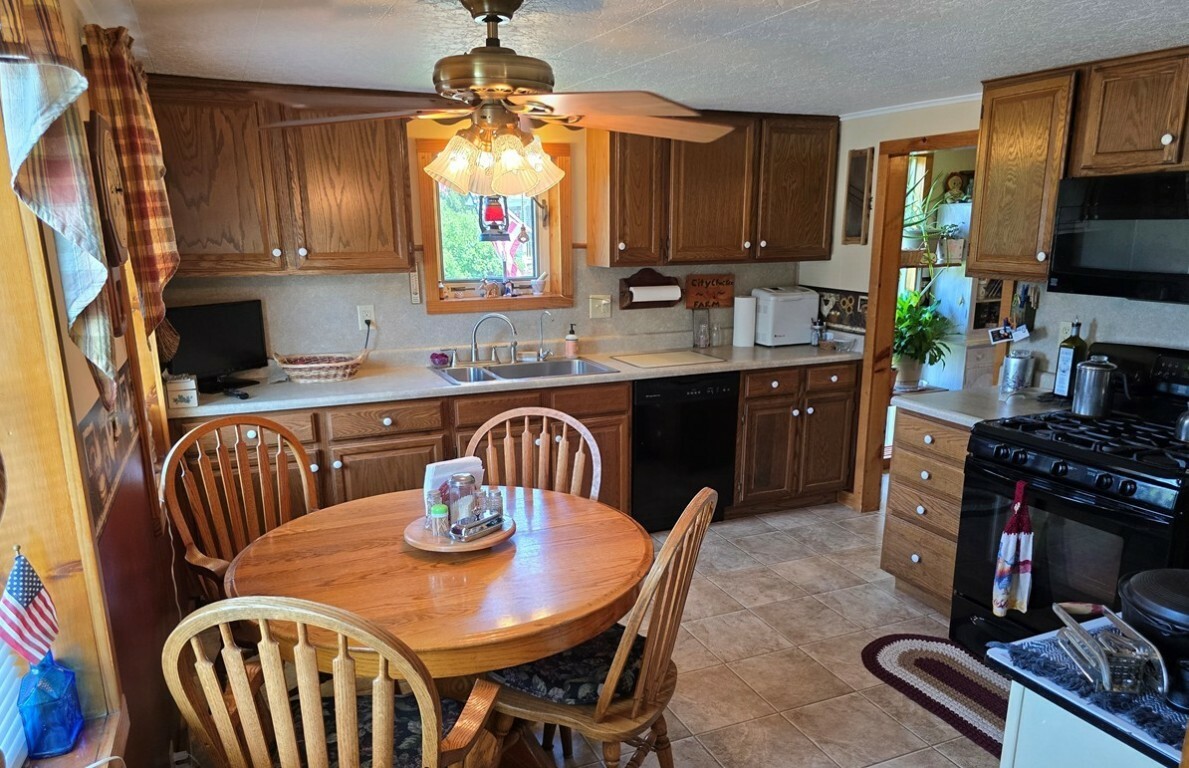 Property Photo: 5023 N Main Street PA 16426