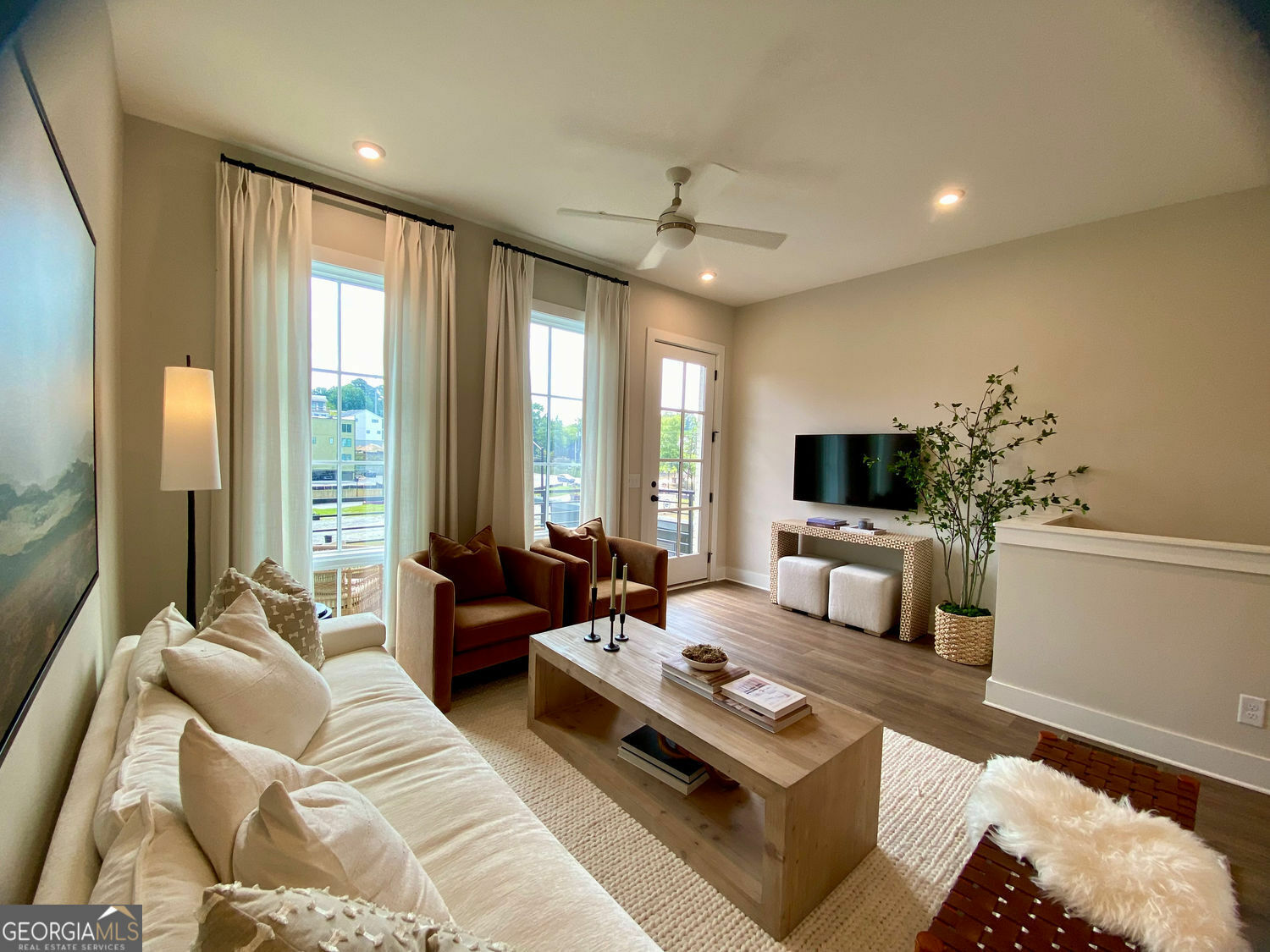 Property Photo: 1295 Longreen Terrace NW 9 GA 30318