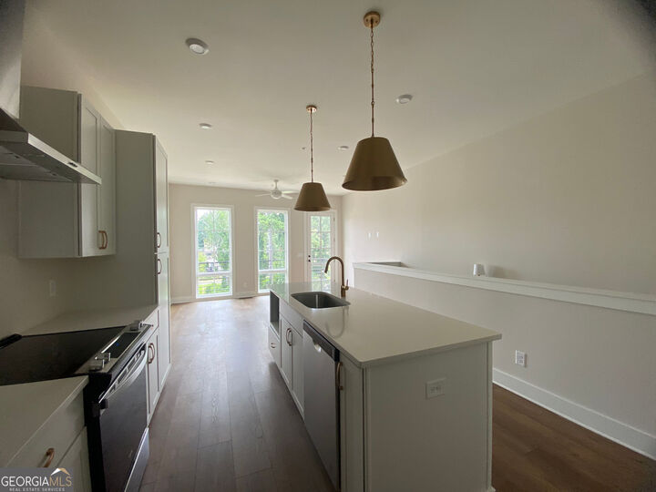 Property Photo:  1295 Longreen Terrace NW 9  GA 30318 